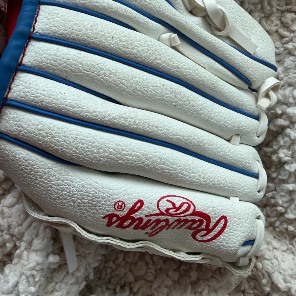 Kids small beginner Rawlings White and Blue Baseball Glove - Picture 2 of 3